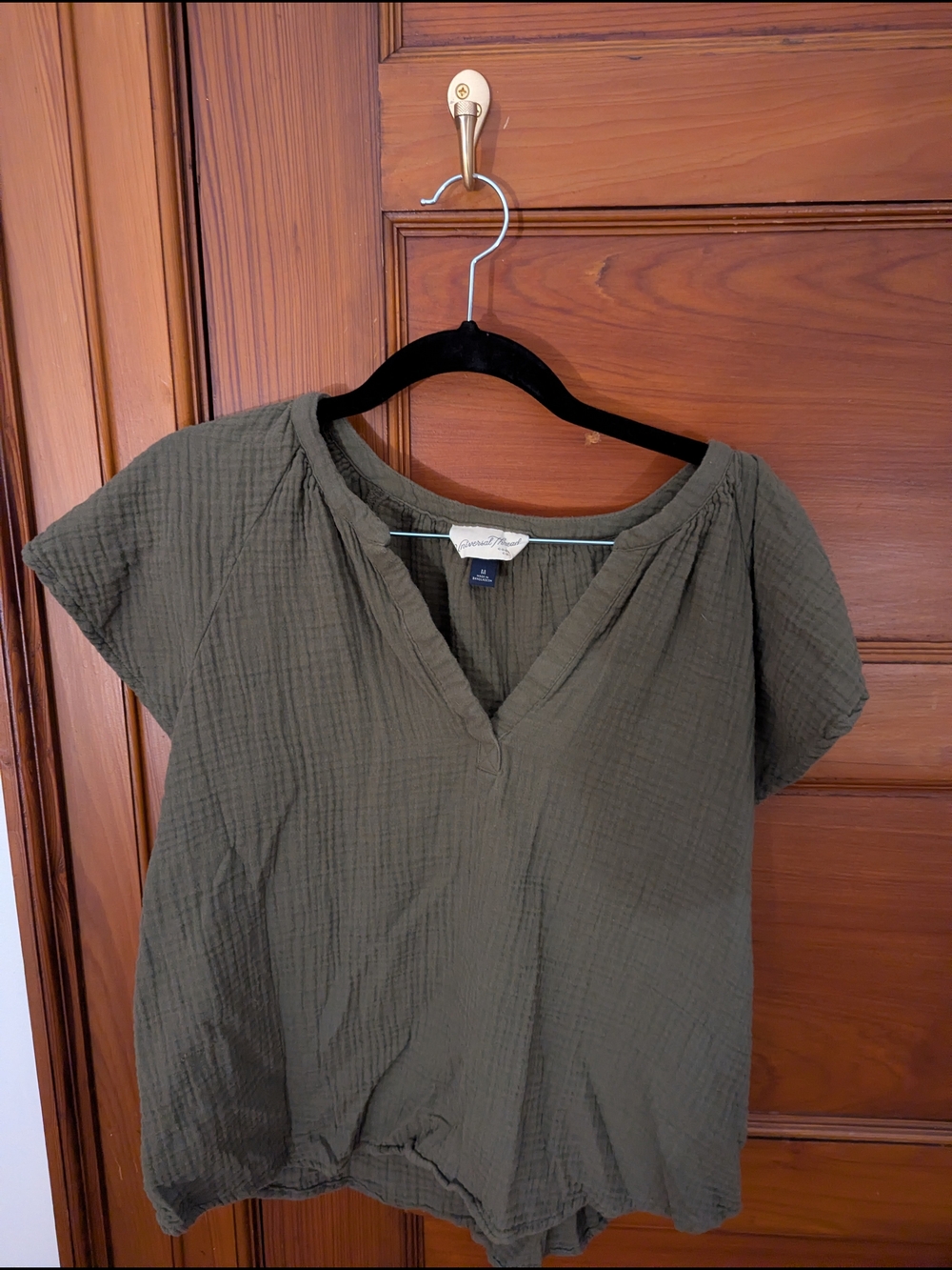 Universal Thread Olive Green Gauze V-Neck Short Sleeve Top